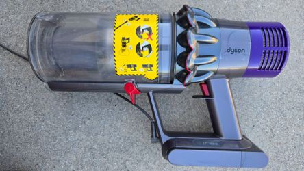 Dyson Cyclone V10 Cordless Vacuum in Great condition