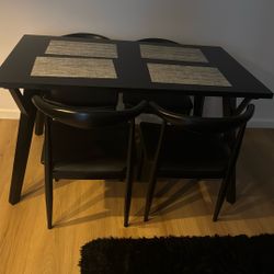 $75 Amazing Table And Chairs 