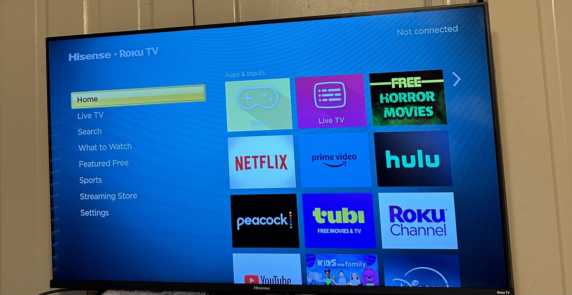 Hisense 4k 43’ In Roku Tv (smart Tv) With Roku Remote Pro (charges Without Batteries)