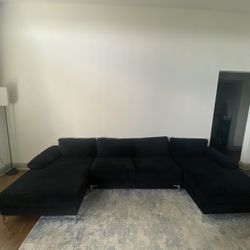 Large U-Shaped Couch W/o Rug. 