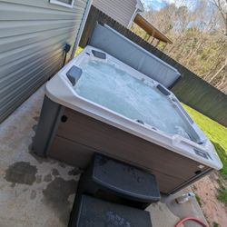 2023 Hotsprings relay hot tub 
