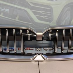 2024-2025 BMW 5 SERIES UPPER GRILLE