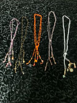 Corbatas o collares de vidrio  coral y barro  estilo europeos