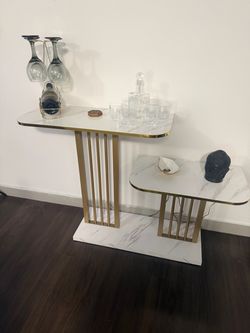 Mesa consola moderna efecto mármol blanco y dorado