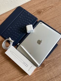 iPad 8th Generation 128GB (2020 / Latest iOS 26) WiFi + Cellular (Unlocked) with keyboard, pen & Accessories