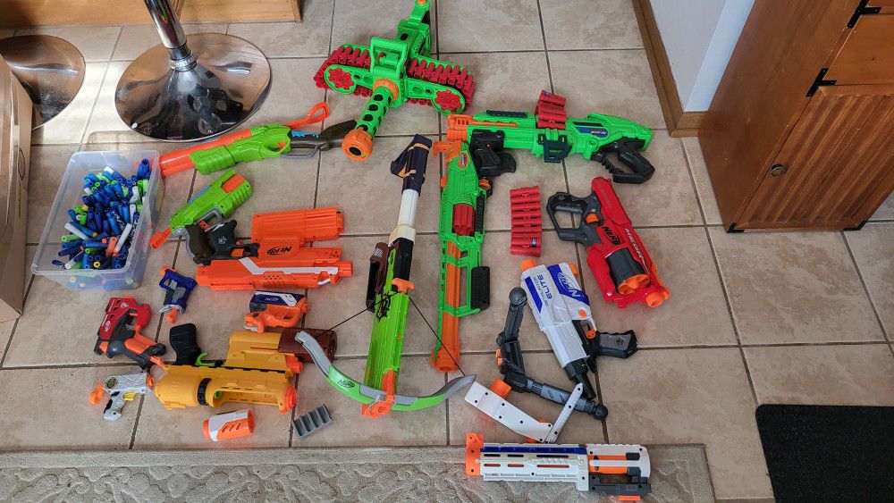 Multiple Nerf And Other Toy Guns
