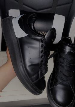 Alexander McQueen READ DESCRIPTION
