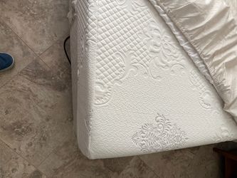 Full size memory foam bed