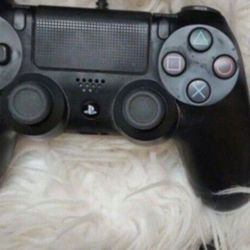 PlayStation 4 In Excellent Clean Working Condition