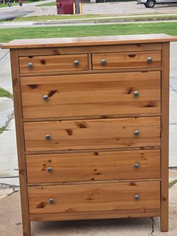 DRESSER