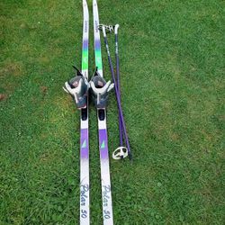  Cross country skis boots and poles complete   set $140 (Bridgeview )