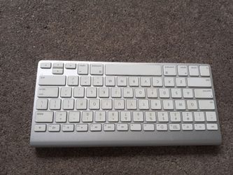 Apple Magic Keyboard Wireless Compact