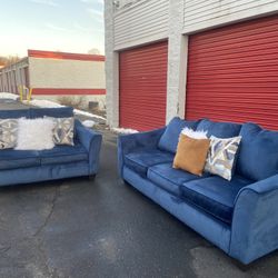 Like New Couch And Loveseat (free Delivery)