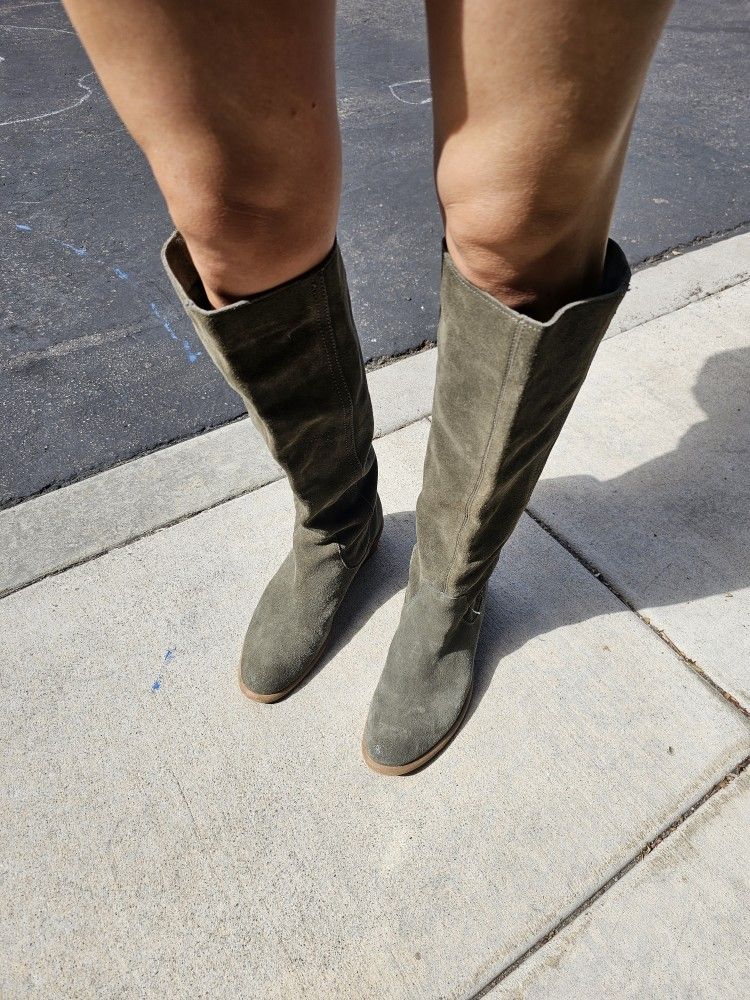 Boots- Fashion- Womens 8- $10- Pick Up Only
