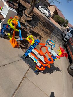 Hot wheels race tracks