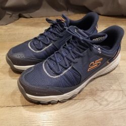 Skechers Slip ins.    2 Weeks old.