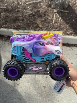 2025 Monster Jam Sparkle Smash | 1:24 Scale | Series 26 Spin Master