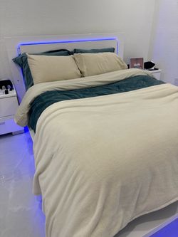 White queen bed set