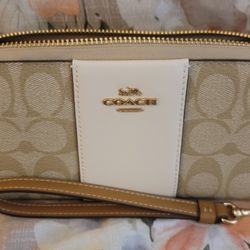 COACH 
LONG ZIP AROUND WALLET IN SIGNATURE CANVAS WITH STRIPE