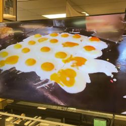 Samsung 75” DU7200 Series Crystal UHD 4K Smart Tizen TV ( Has Scratches On Screen ) 