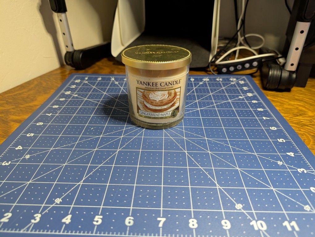NEW Yankee Candle GINGERBREAD MAPLE 7 oz Jar Candle Discontinued
