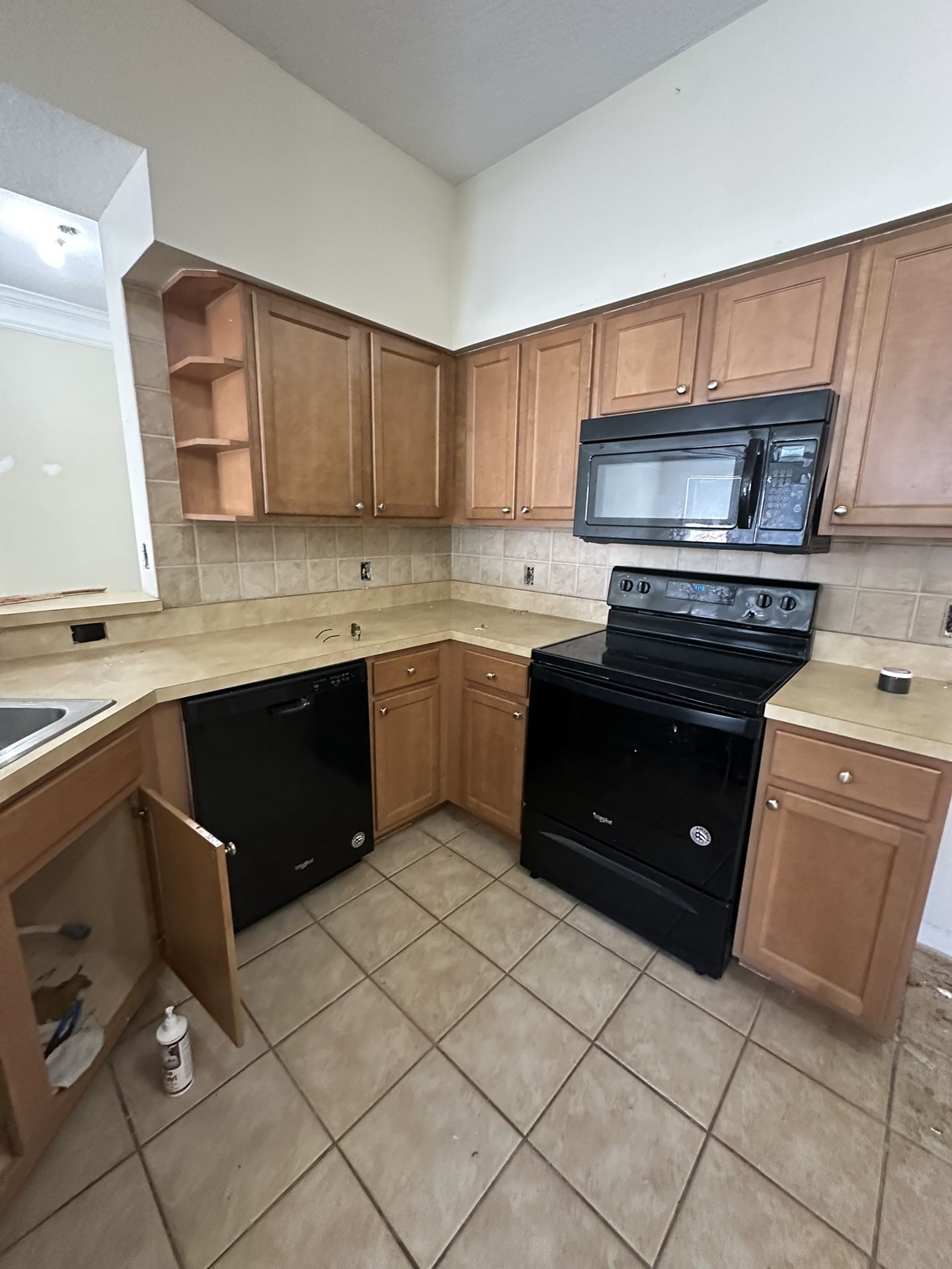 Whirlpool Stove Microwave Dishwasher