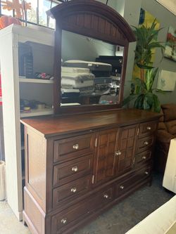 Dresser with Mirror 🛋️  $180