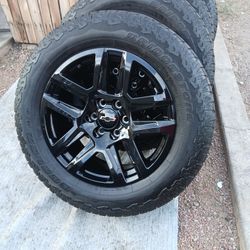 2026 NEW OEM ORIGINAL TAKEOFFS CHEVY SILVERADO TRAIL BOSS 20 INCH HAVE TPMS SENSORS TIRES BRIDGESTONE ALL-TERRAIN 99 % $ 1699 