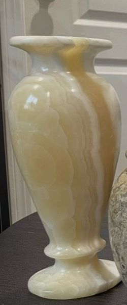 Cream Onyx Vasr