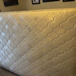 Pillow top Full Size Mattress/boxspring Like NEW  