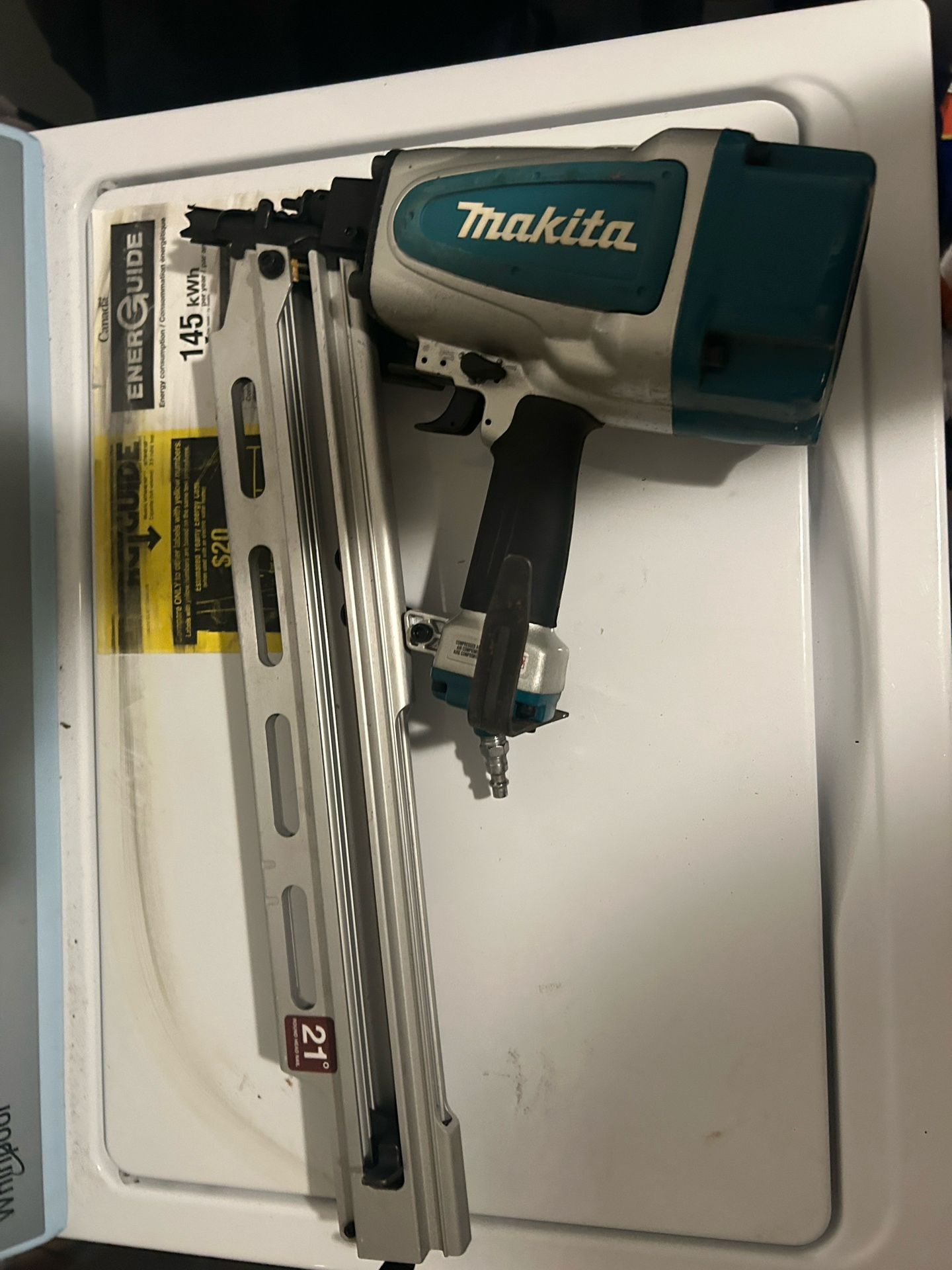 Makita AN924 Pneumatic Full Round Head Framing Nailer