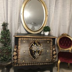 Very  Gorgeous Dresser with the mirror