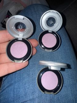 Single eyeshadows