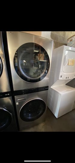 New /LG/4.5 Cu. Ft. HE Smart Front Load Washer and 7.4 Cu. Ft. Gas Dryer WashTower with Built-In Intelligence - Graphite Steel