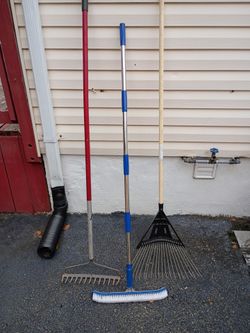 Rakes pool brush
