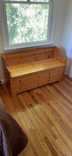 Solid wood storage bench