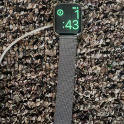 Apple Watch Series 8 45mm No Problems 