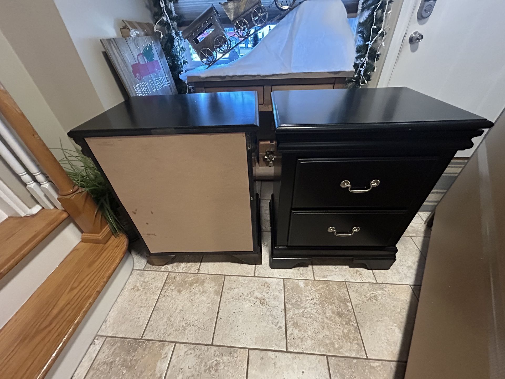 Black Night Stands (2)