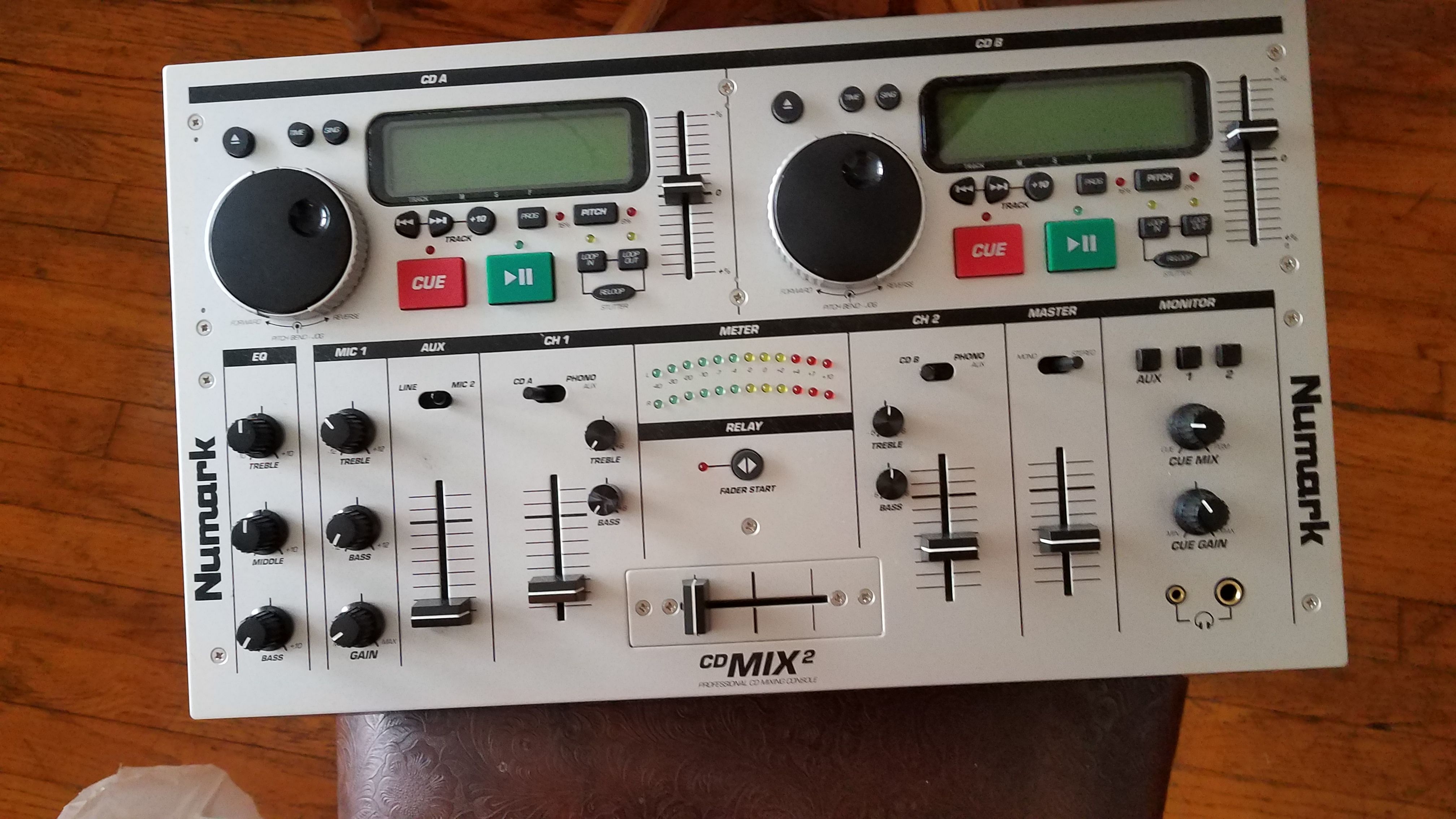🎼🎼🎵🎶Numark CD Mix-2 Dual CD Player/Mixer.