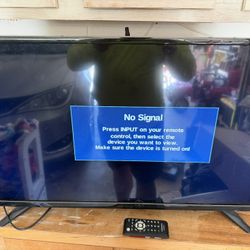 Insignia 32in TV With Remote