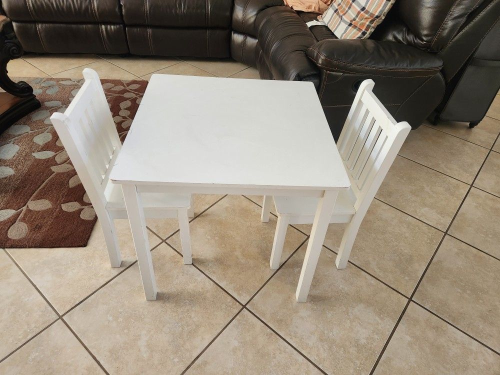 kids table and chairs