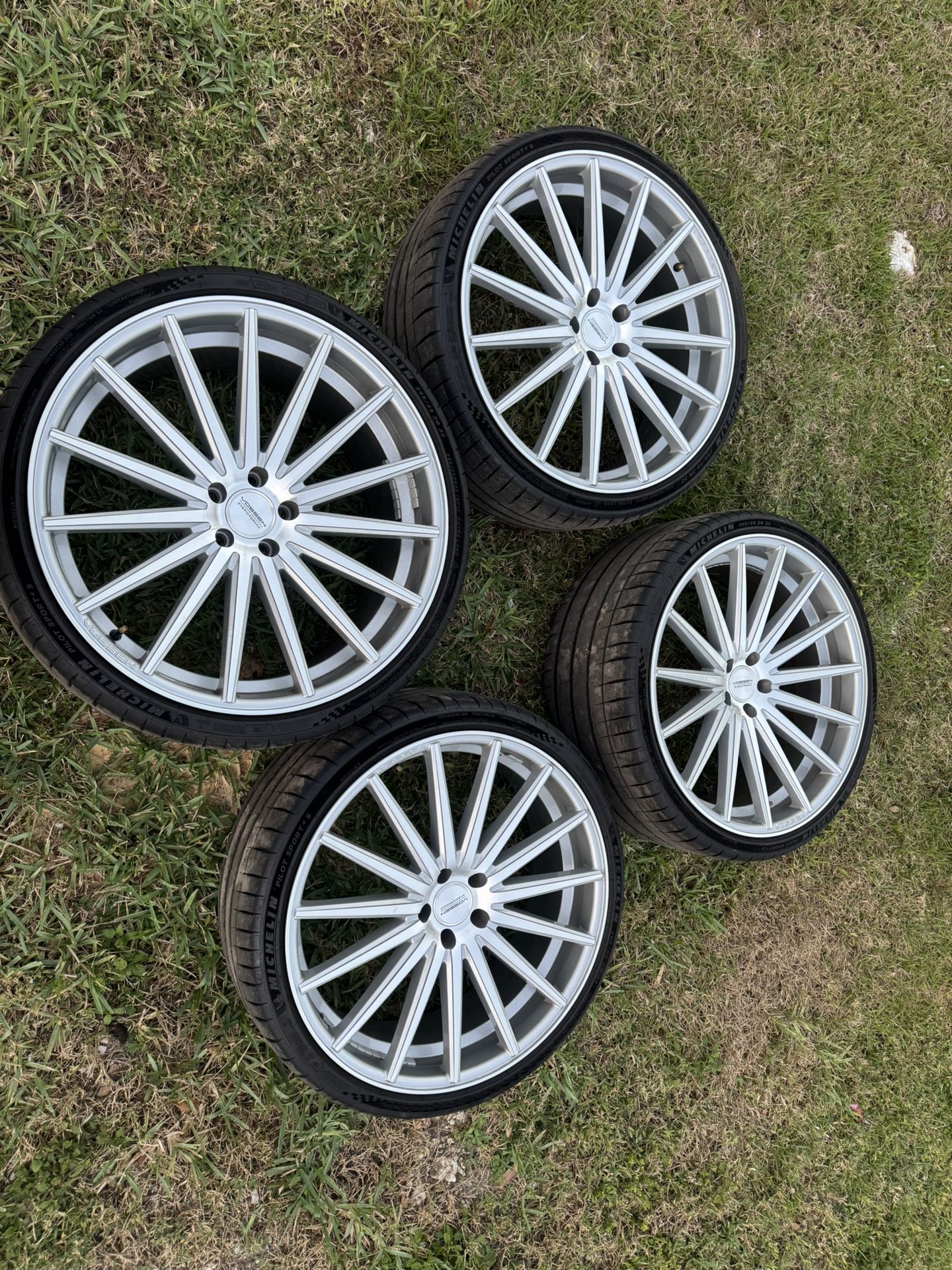 Vossen Wheels VFS2 (22 inch wheels)