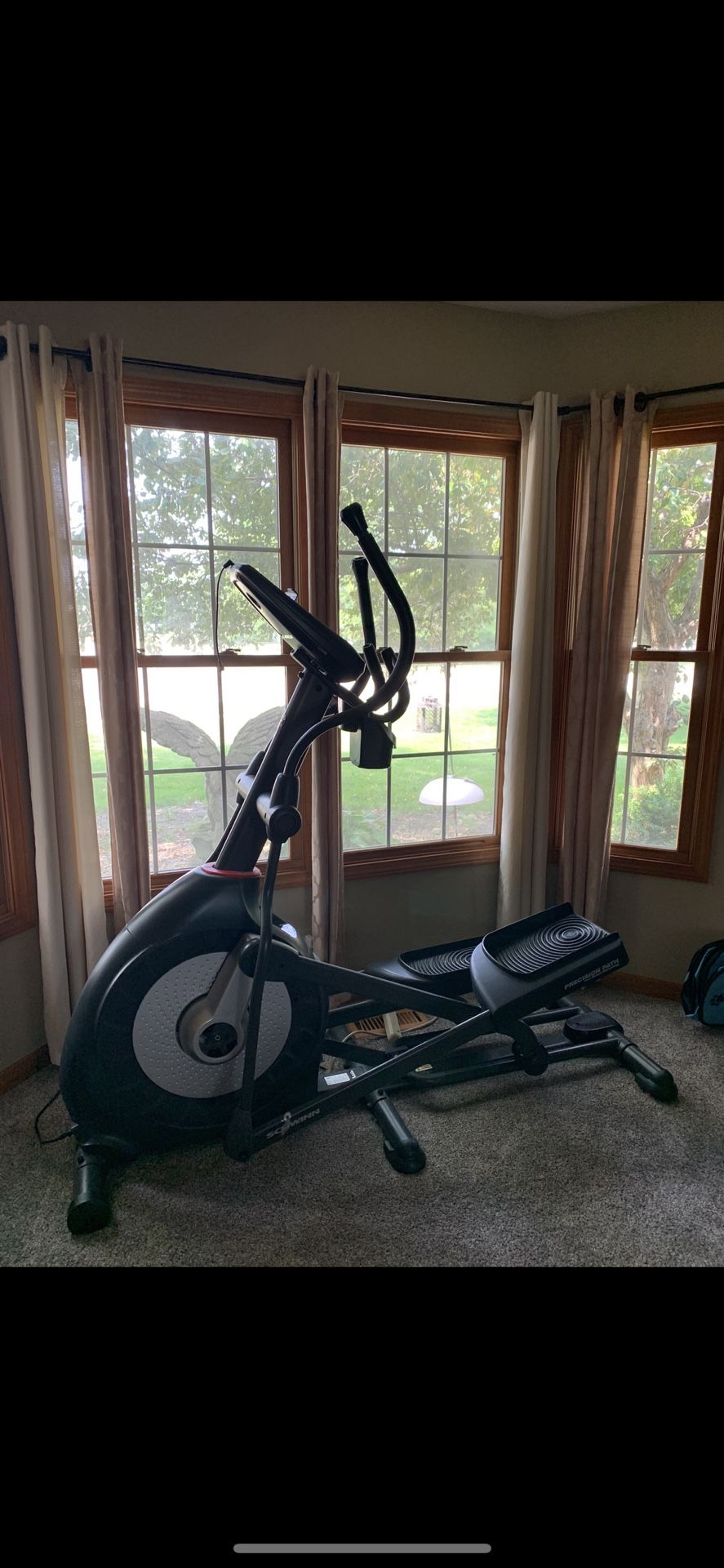 🏃♀️ Schwinn 470 Elliptical – Excellent Condition 💰 Asking $550 (Retails over $1,100 new!)