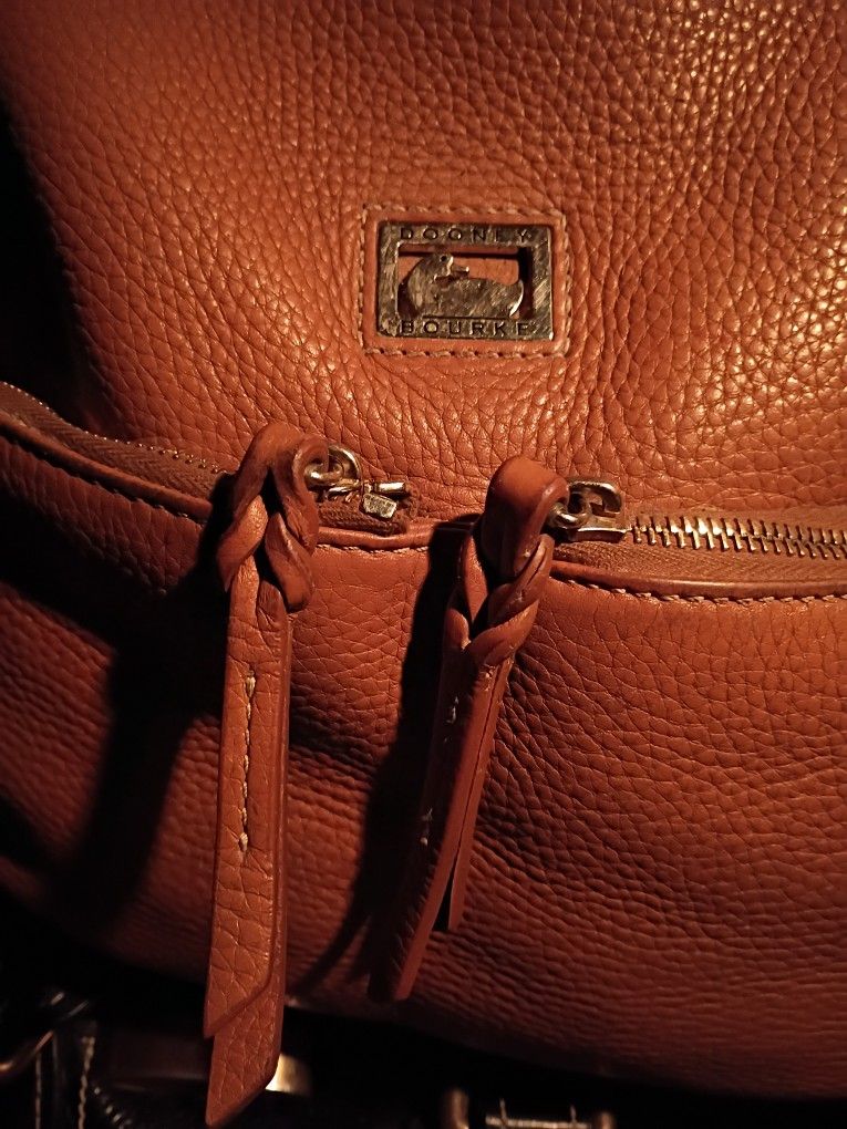 DOONEY AND BOURKE LRG LEATHER BAG