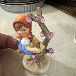 Goebel Hummel "Apple Tree Girl" figurine
