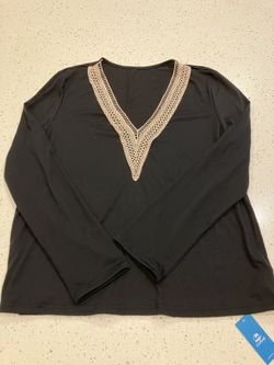 Women’s Embellished V-Neck (Size L)