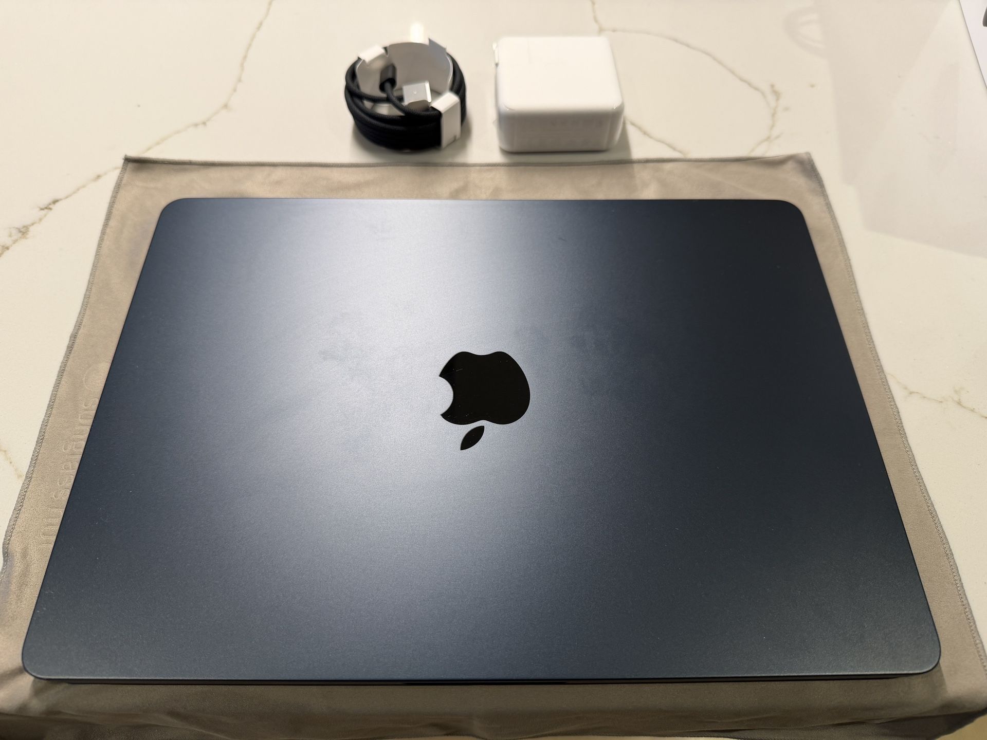 2022 MacBook Air M2 - Midnight Blue