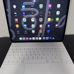13 inch ipad air with ipad keyboard and original apple charger