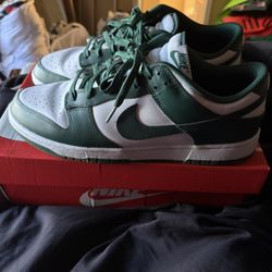 Nike dunk low “Michigan State”