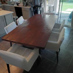 Dining Table With 6 Nice And Comfortable Chair
